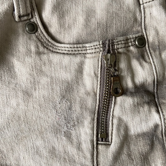 Light grey denim shorts - Picture 4 of 6